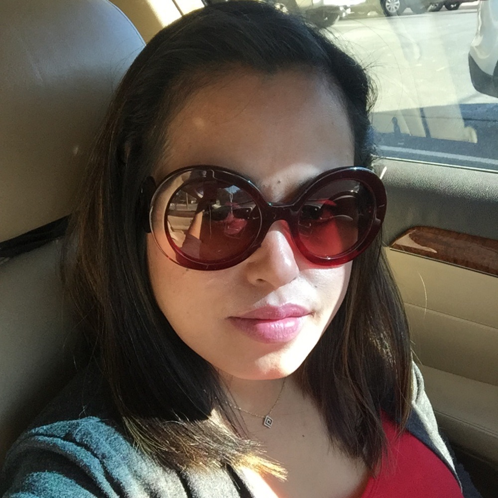 Meet your Posher, Phia